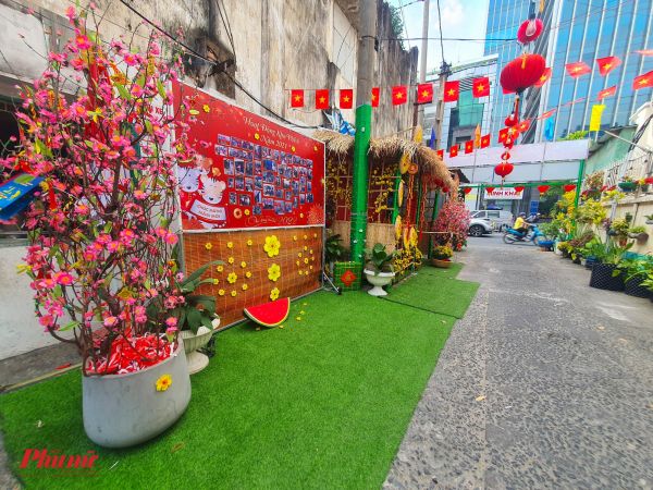 Các cách bày trí Tết làm đẹp khu phố