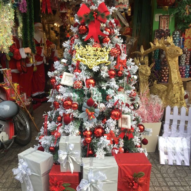 Cây thông Noel hộp quà
