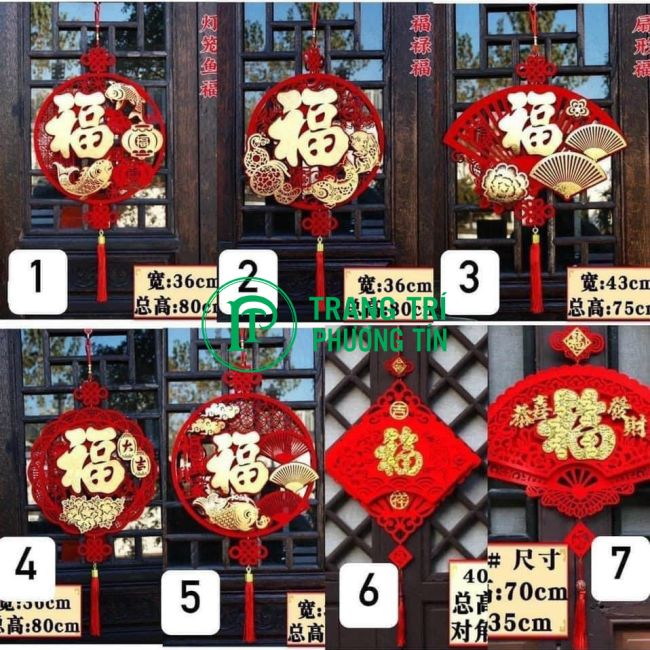 Chữ Phúc treo trước nhà