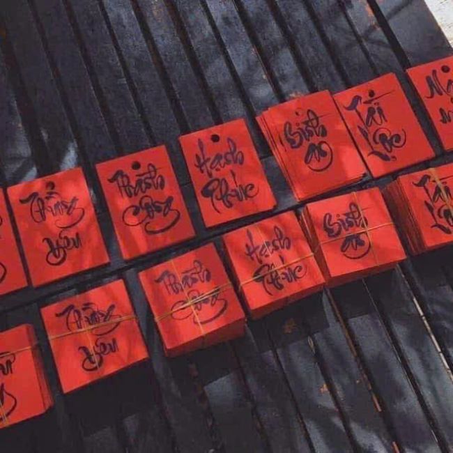 Giấy đỏ Thư pháp