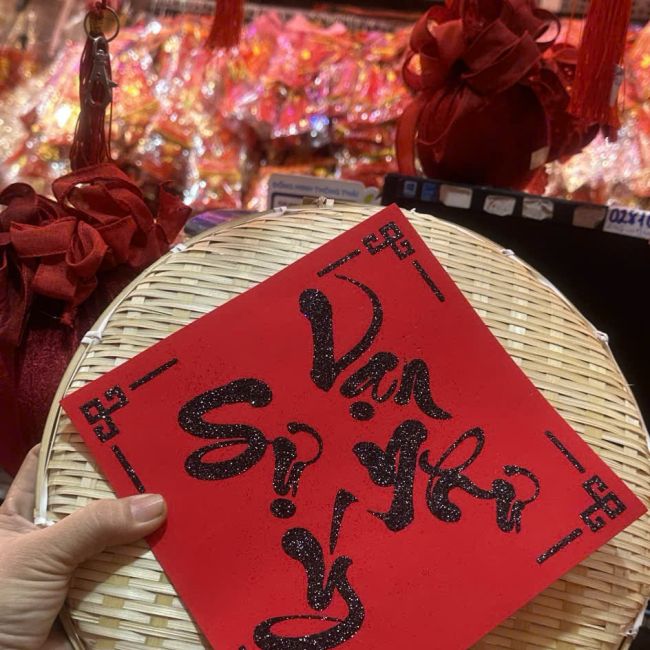 Chữ Vạn sự Như ý rổ tre