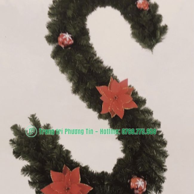 Dây trang trí đầu tròn có trang trí chùm trái đỏ