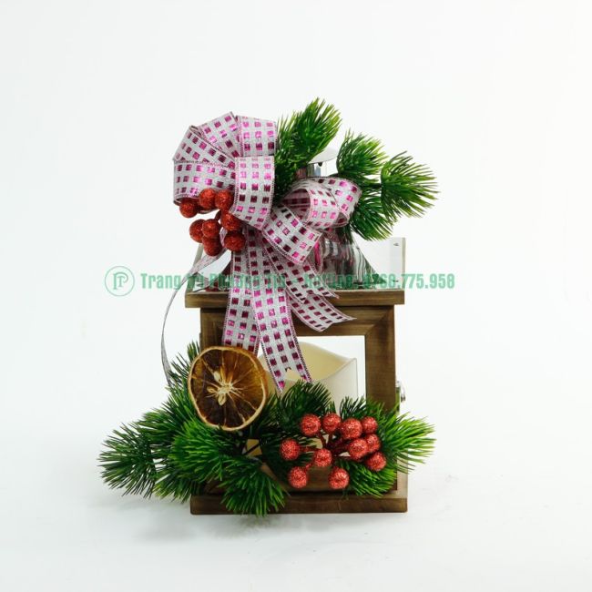 Đèn lồng có trang trí giáng sinh 
