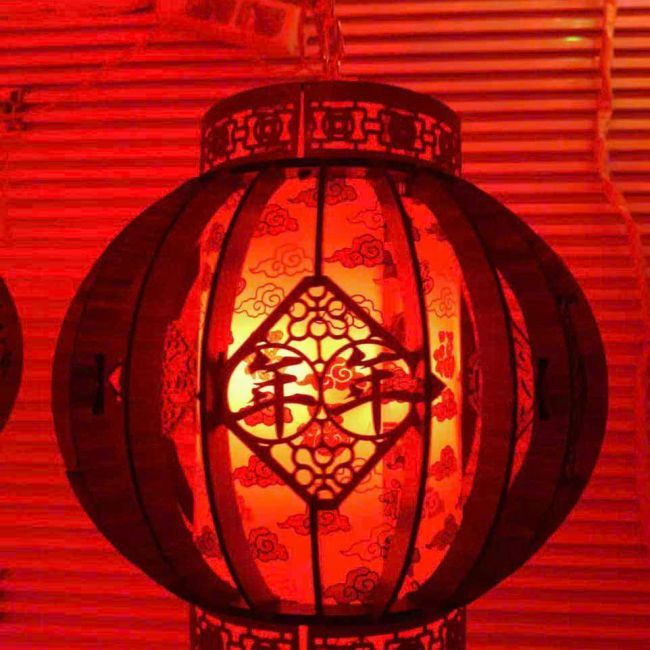 Đèn lồng trang trí chữ Niên