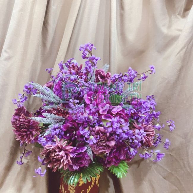 Bình hoa sắc tím