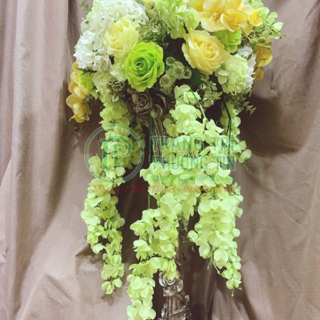 Bình hoa hoa hồng xanh dây treo