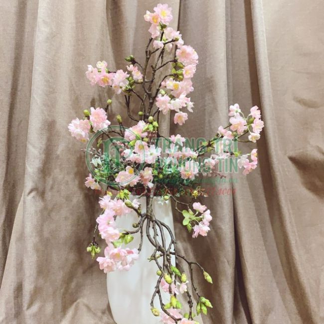 Bình hoa hồng nhạt