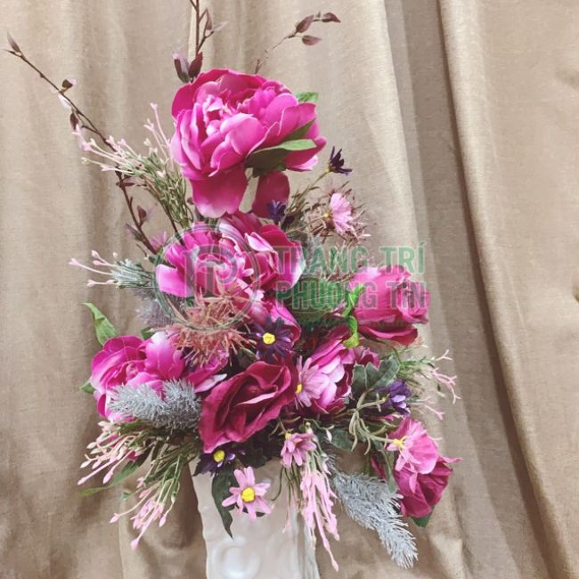 Bình hoa hồng tím