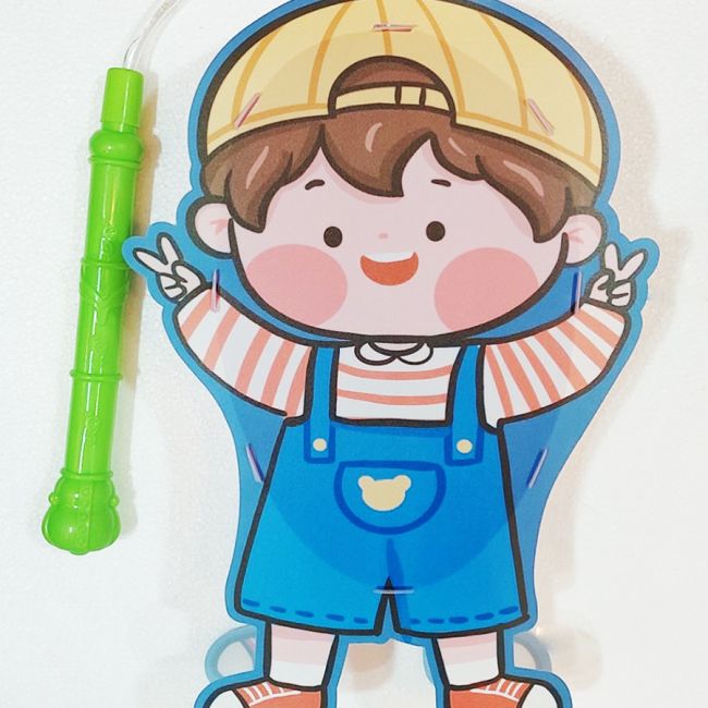 Lồng đèn chạy pin phát nhạc bé trai quần xanh