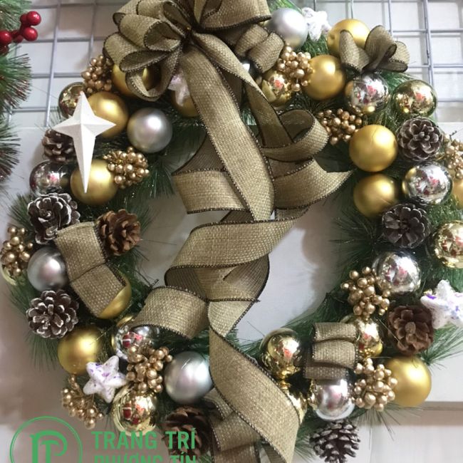 Vòng nguyệt quế nơ và quả châu