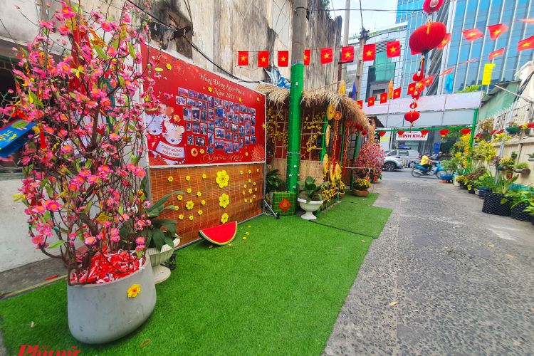 Các cách bày trí Tết làm đẹp khu phố