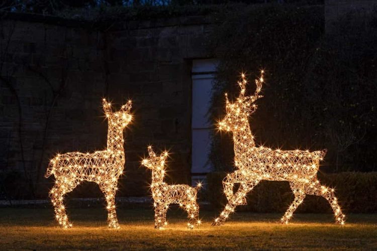 Các cách trang trí tuần lộc đẹp cho quán cafe