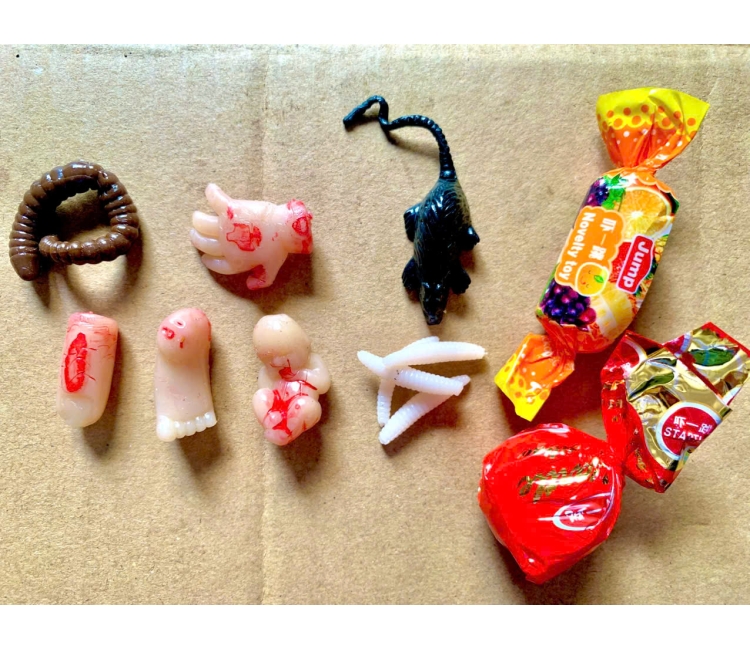 Đồ chơi giả Halloween