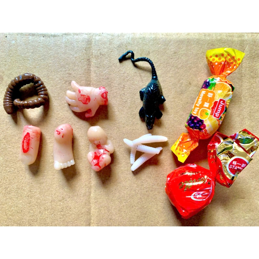 Đồ chơi giả Halloween